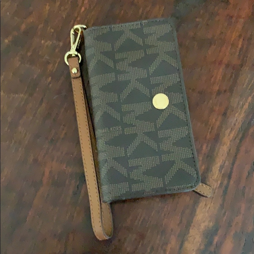Wallet wristlet.